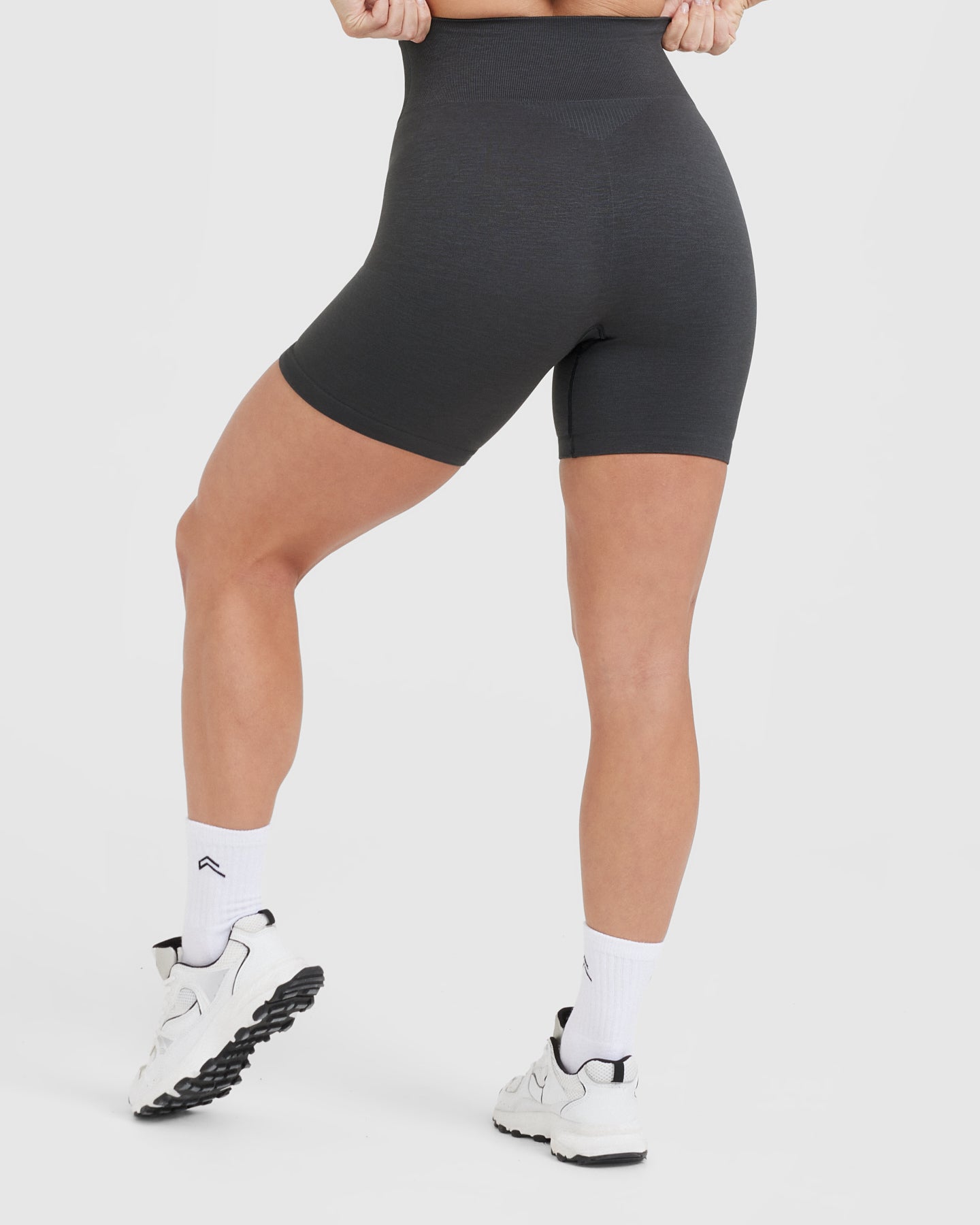 Classic Seamless 2.0 Mid Shorts | Coal Marl - Image 2