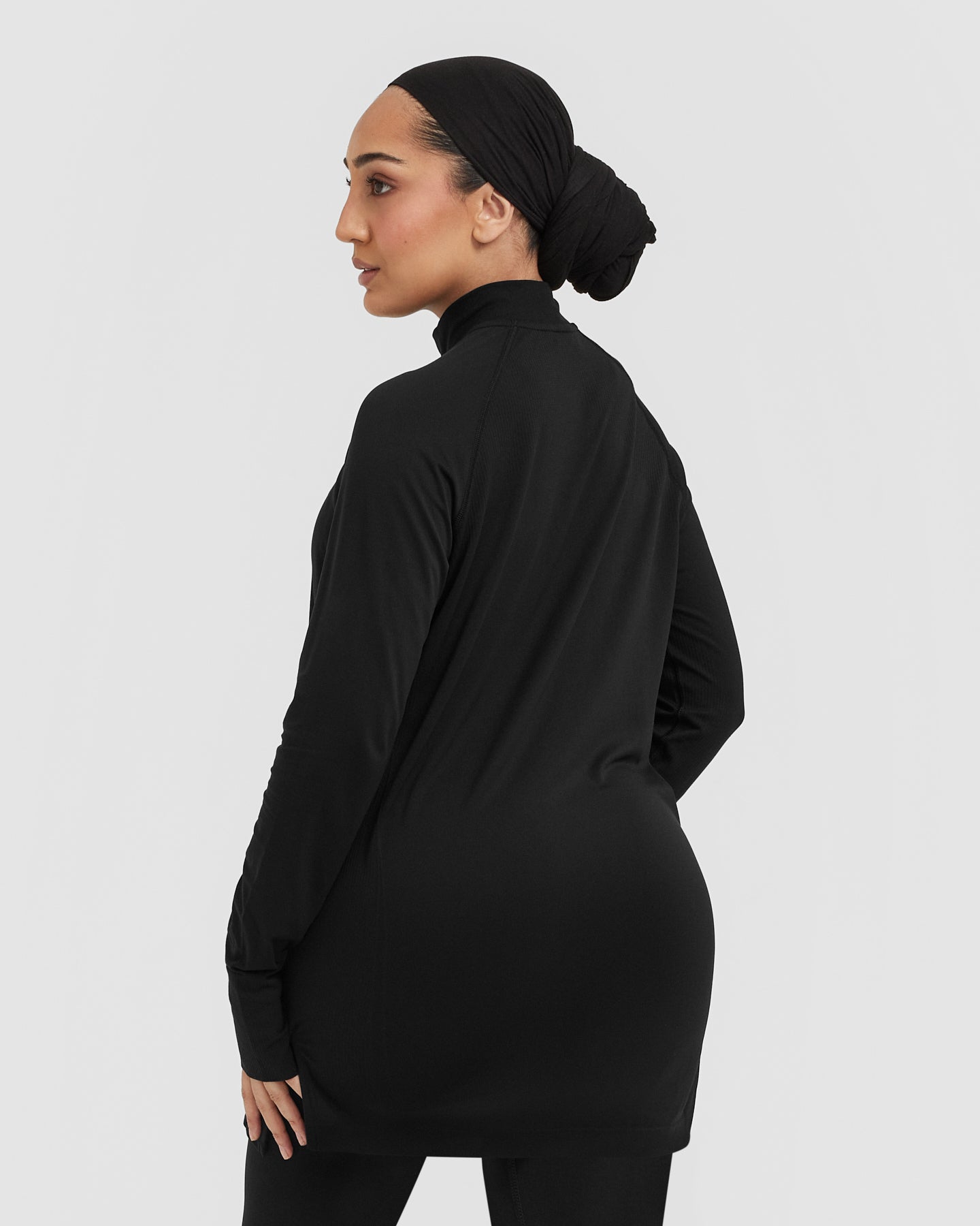 Go To Seamless Loose Long Sleeve Longline Top | Black - Image 2